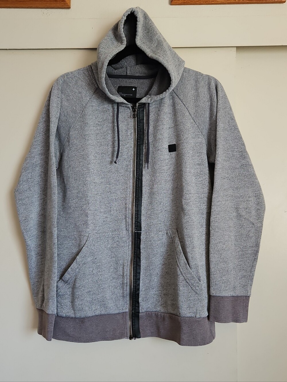Tavik Modern Beach Culture Gray Zip-Up Streetwear Hooded Size Small